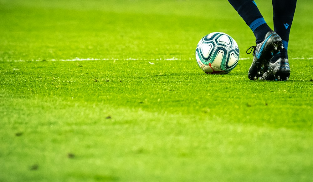 Titelrennen in der Fußball-Bundesliga: Dreikampf an der Tabellenspitze fasziniert Fans