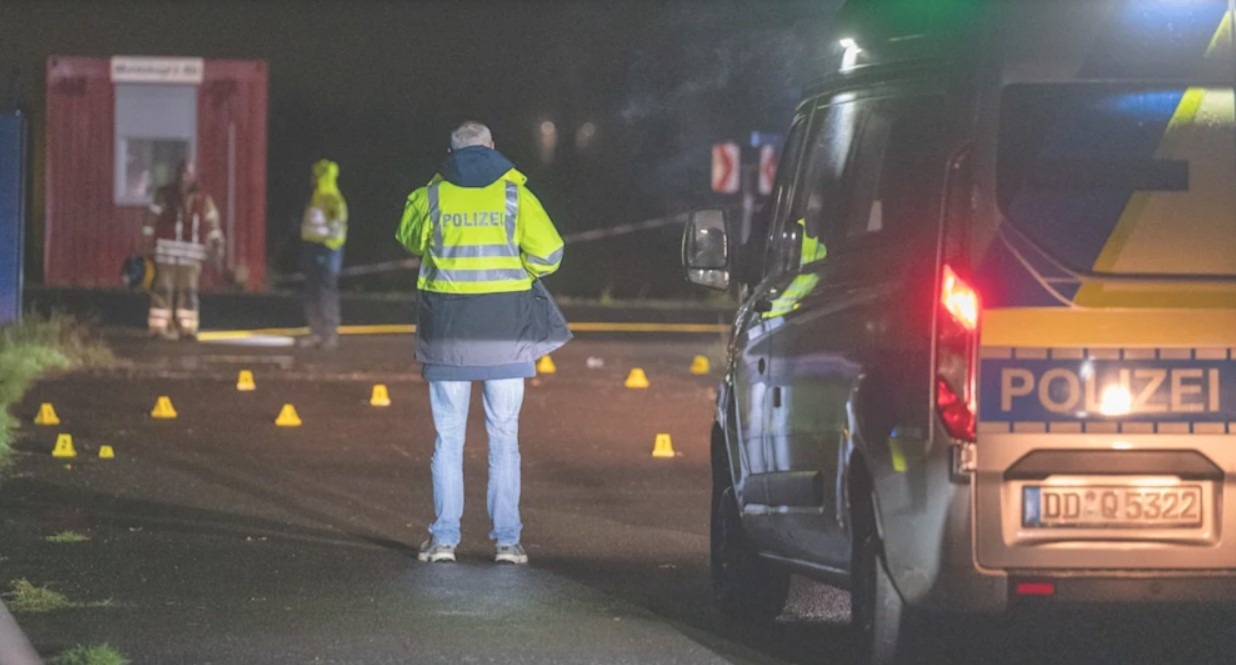 Zaun am Flughafen Leipzig durchbrochen