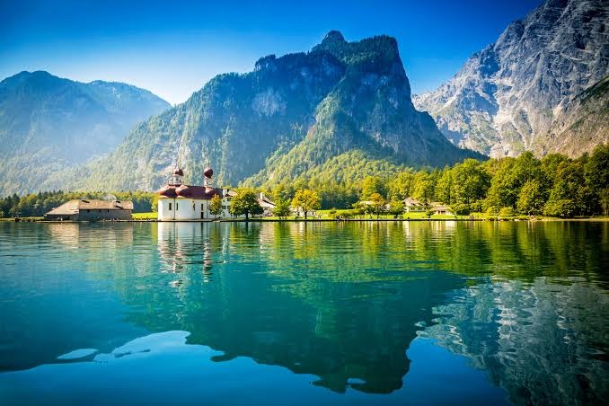 Kandersteg prüft Eintritt für den Oeschinensee