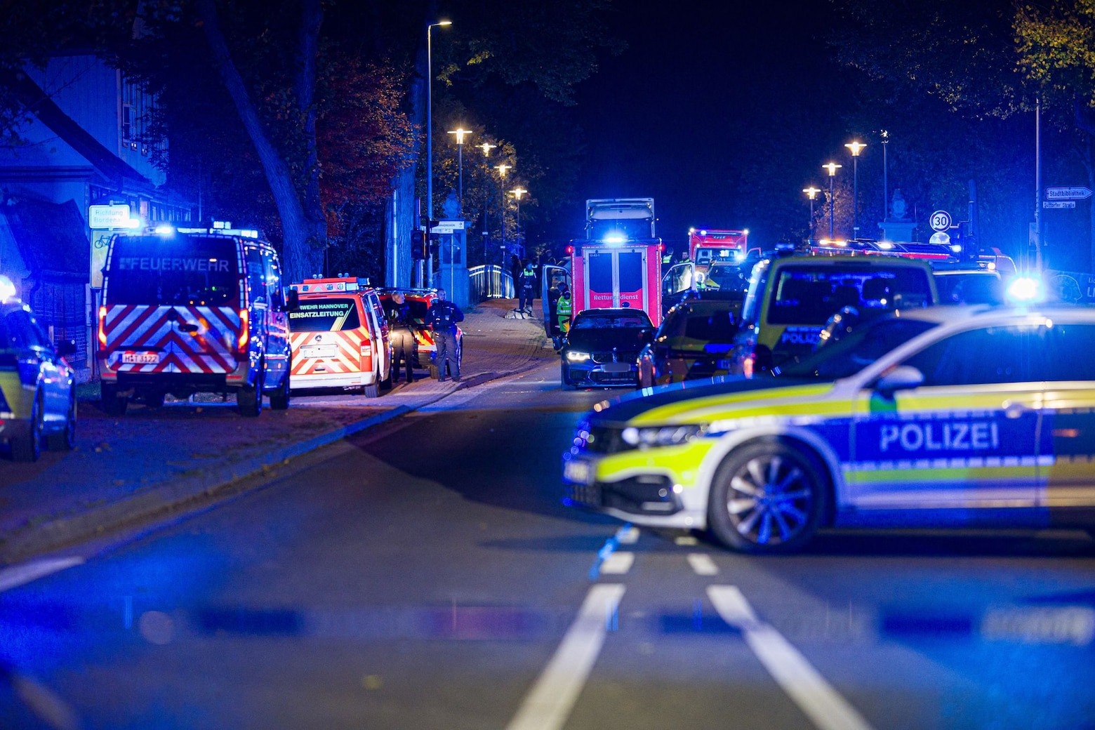 Auto fährt in Menschenmenge: Polizei bestätigt Clan-Streit