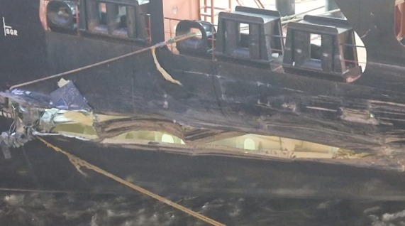 Kreuzfahrtschiff „Mein Schiff 3“ stößt in Bremerhaven zusammen
